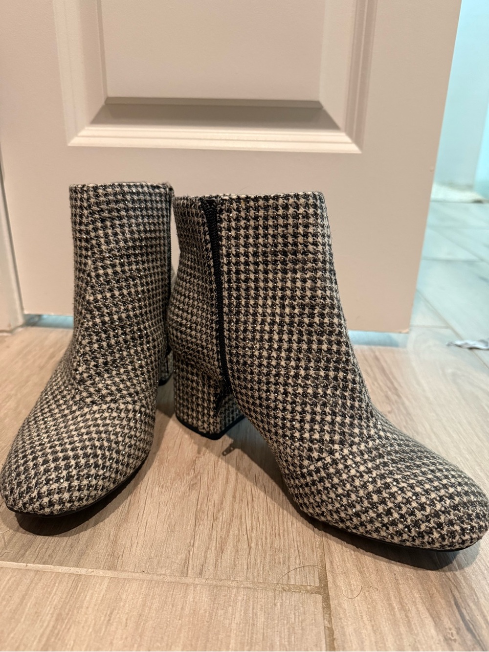 Kelly and Katie Size 10 Houndstooth Ankle Boots - Black & White Women's Booties